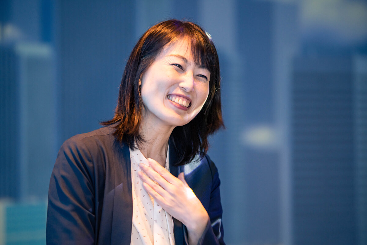 インタビュー中の山崎直子さん