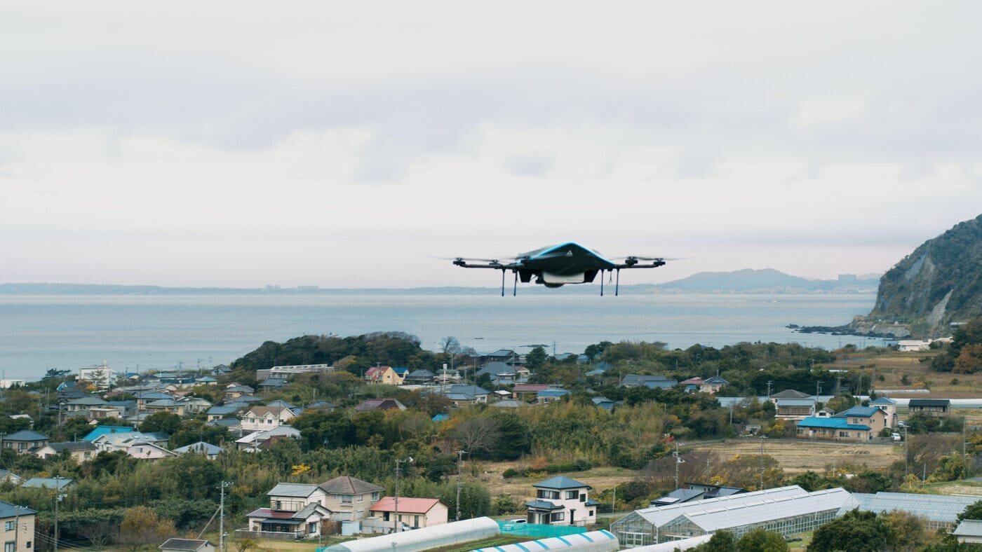 「叶えるために、飛ぶ。」KDDIスマートドローンが、物流の未来を支える